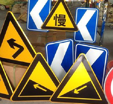 岳池标识标牌中颜色的确定是很重要的。