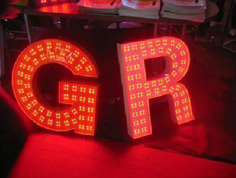 岳池LED发光字常见的安装误区。